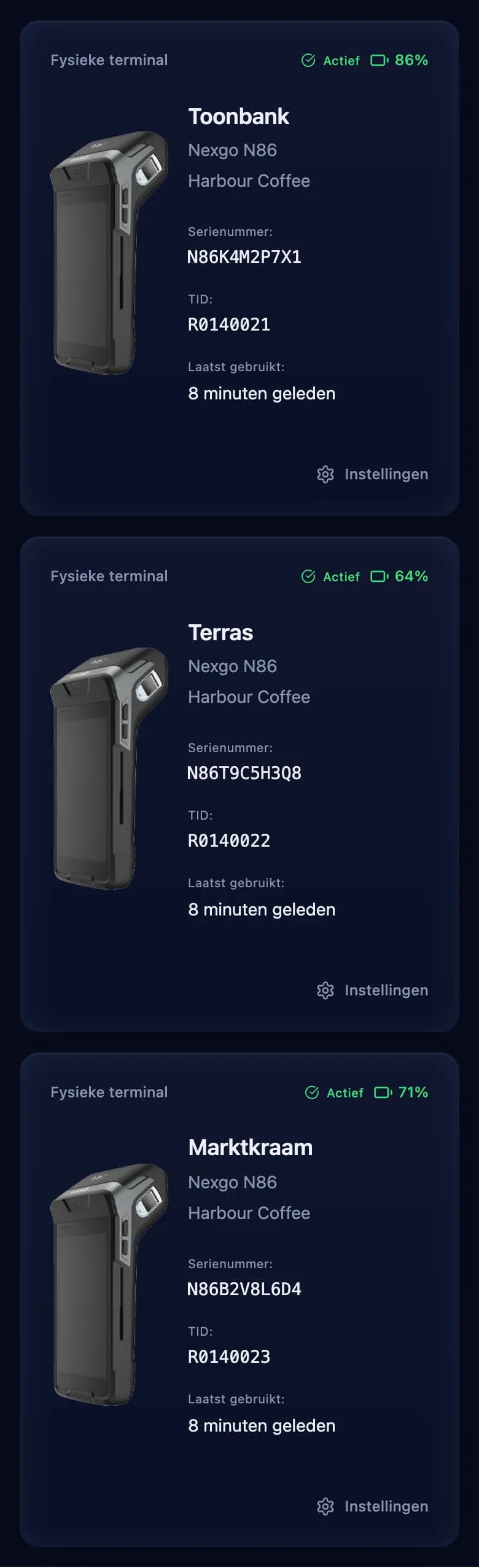 Het terminalscherm in de dominaite-app op een telefoon: Toonbank, Terras en Marktkraam, allemaal actief